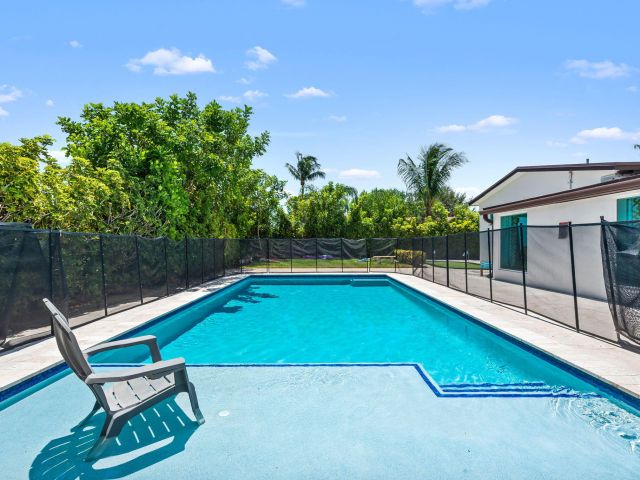 Дом в аренду по адресу 942 SE 13th Avenue - фото 6453339