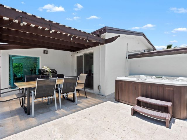 Дом в аренду по адресу 942 SE 13th Avenue - фото 6453340