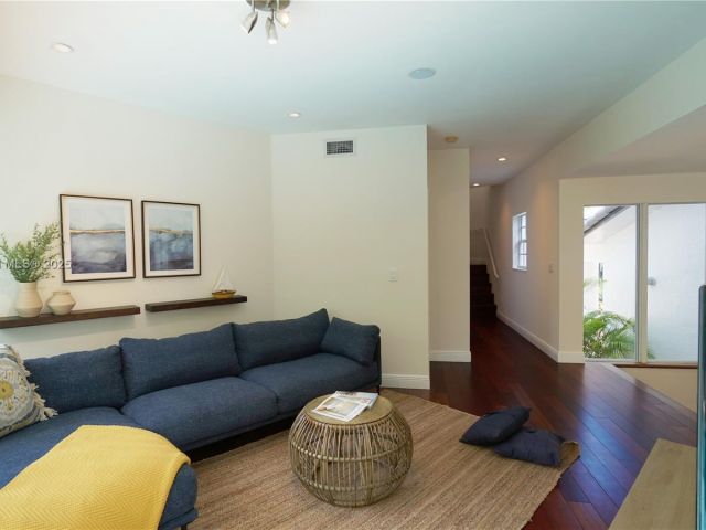 Продажа дома по адресу 691 Ridgewood Rd - фото 6400375