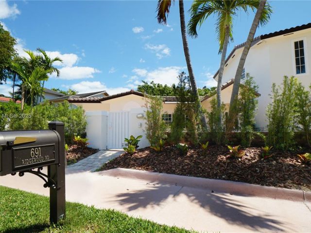 Продажа дома по адресу 691 Ridgewood Rd - фото 6400389