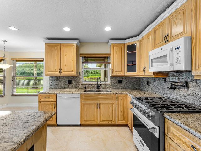 Продажа дома по адресу 9511 Fox Trot Lane - фото 6402174