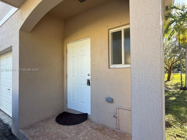 Дом в аренду по адресу 1540 NW 45th St 1-4 - фото 7450635