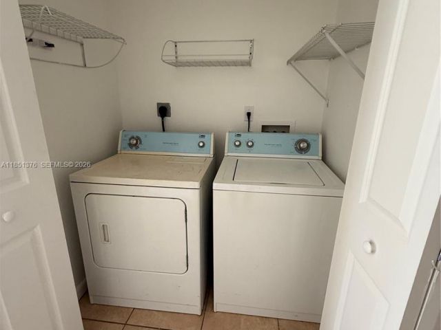 Дом в аренду по адресу 1540 NW 45th St 1-4 - фото 7450639