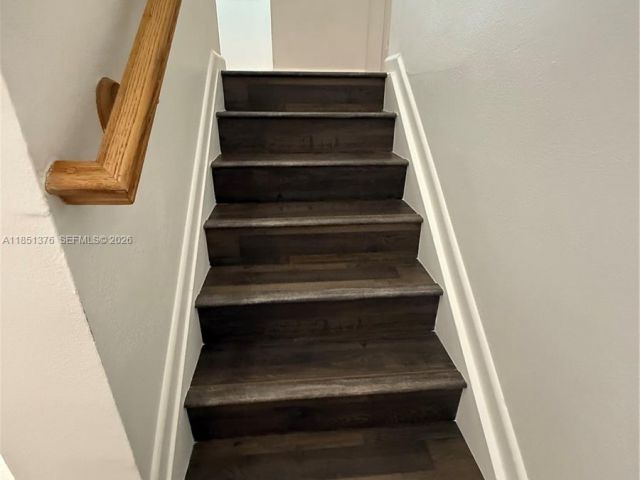 Дом в аренду по адресу 1540 NW 45th St 1-4 - фото 7450647