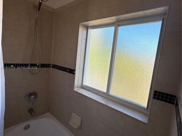 Дом в аренду по адресу 1540 NW 45th St 1-4 - фото 7450649