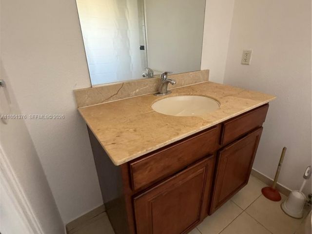 Дом в аренду по адресу 1540 NW 45th St 1-4 - фото 7450650