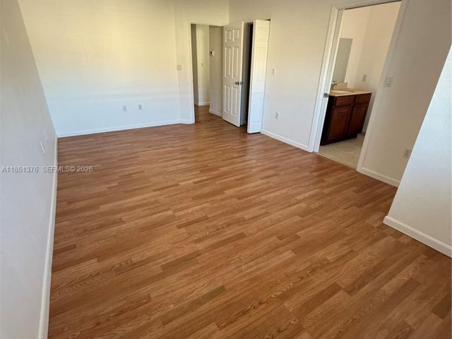 Дом в аренду по адресу 1540 NW 45th St 1-4 - фото 7450652