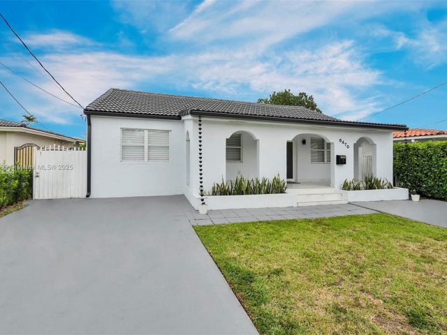 Продажа дома по адресу 6470 SW 27th St - фото 7441356