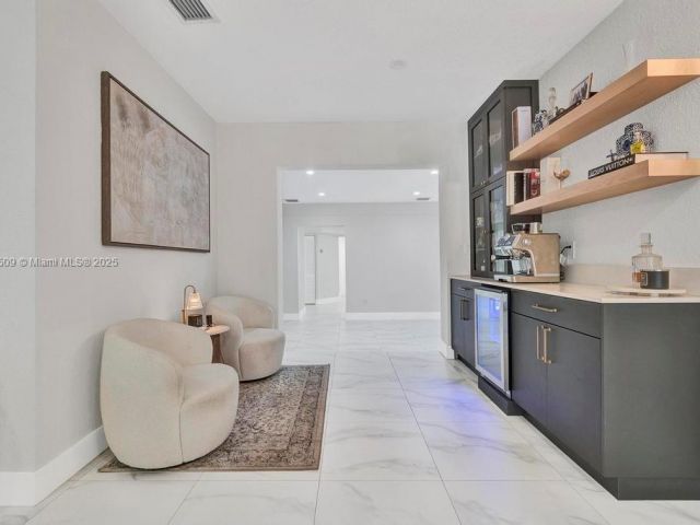 Продажа дома по адресу 6470 SW 27th St - фото 7441362