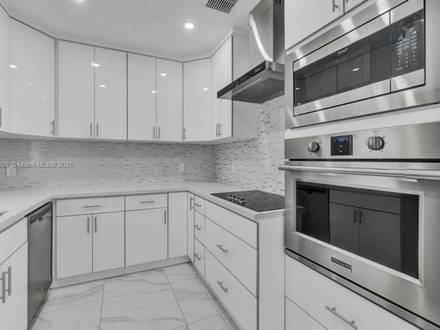 Продажа дома по адресу 6470 SW 27th St - фото 7441364