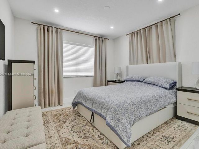 Продажа дома по адресу 6470 SW 27th St - фото 7441367