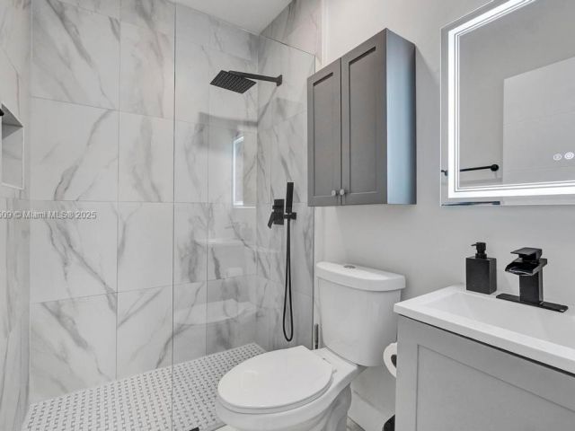 Продажа дома по адресу 6470 SW 27th St - фото 7441369