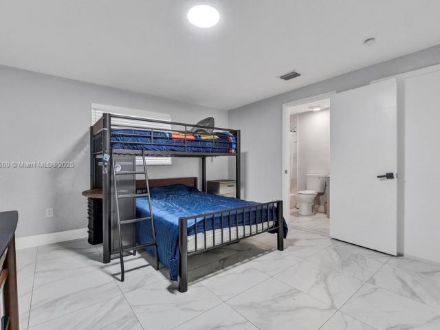 Продажа дома по адресу 6470 SW 27th St - фото 7441374