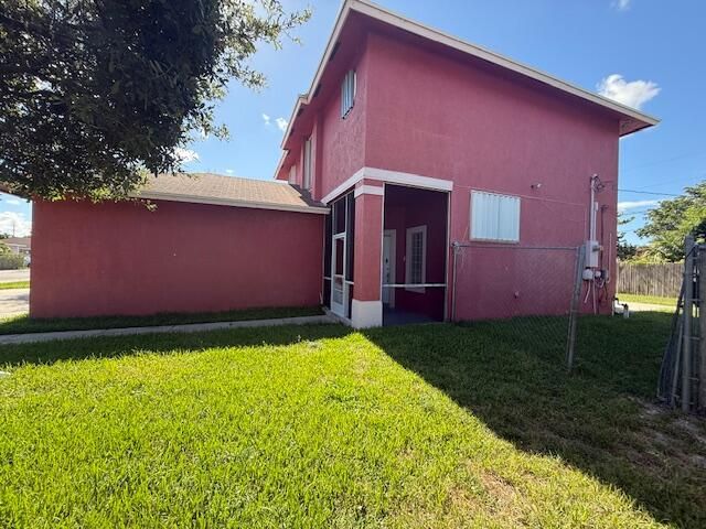 Дом в аренду по адресу 1390 W 33rd Street - фото 6450243