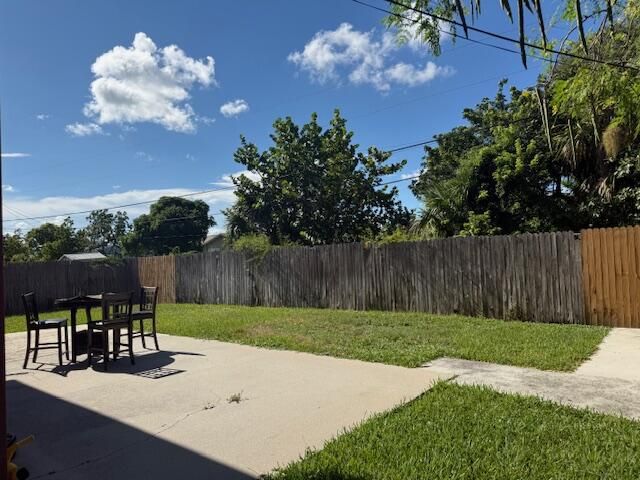 Дом в аренду по адресу 1390 W 33rd Street - фото 6837003