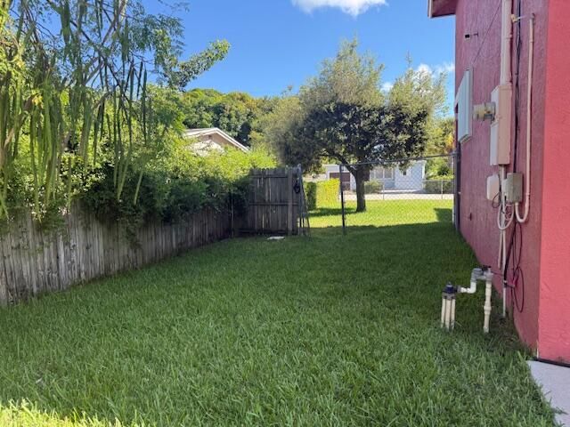 Дом в аренду по адресу 1390 W 33rd Street - фото 6837007