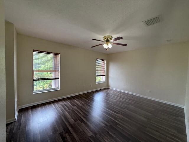 Дом в аренду по адресу 1390 W 33rd Street - фото 6837010