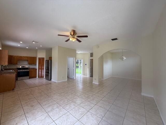 Дом в аренду по адресу 1390 W 33rd Street - фото 6837012