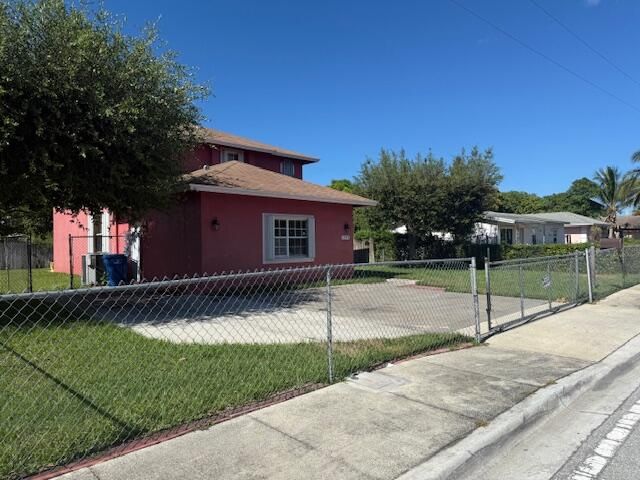 Дом в аренду по адресу 1390 W 33rd Street - фото 6837014