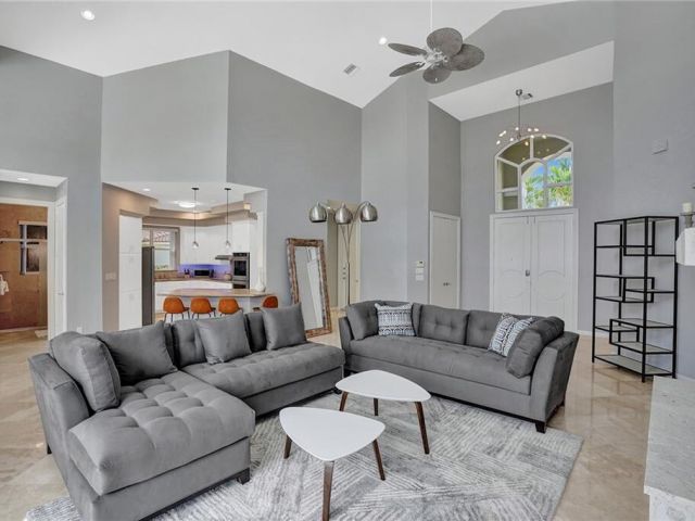 Дом в аренду по адресу 1033 Brooks Lane - фото 6407426