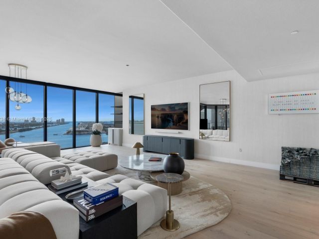 Продажа квартиры #2402 - фото 6409125