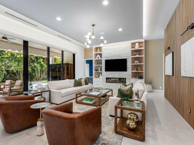 Продажа дома по адресу 499 NE 4th Street - фото 6932525