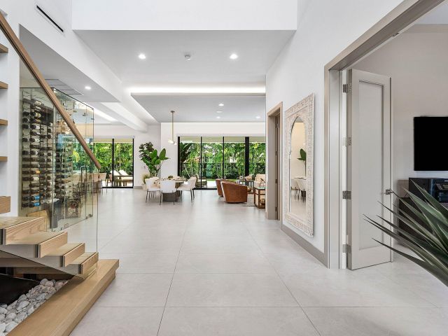 Продажа дома по адресу 499 NE 4th Street - фото 6932531