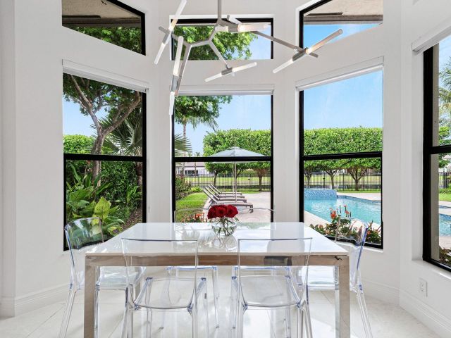 Продажа дома по адресу 9297 Tropez Lane - фото 6407436