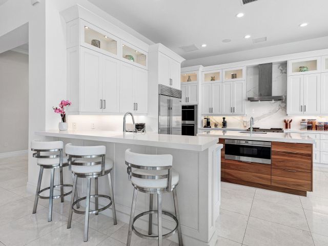 Продажа дома по адресу 9297 Tropez Lane - фото 6407439