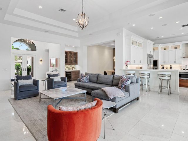 Продажа дома по адресу 9297 Tropez Lane - фото 6407442