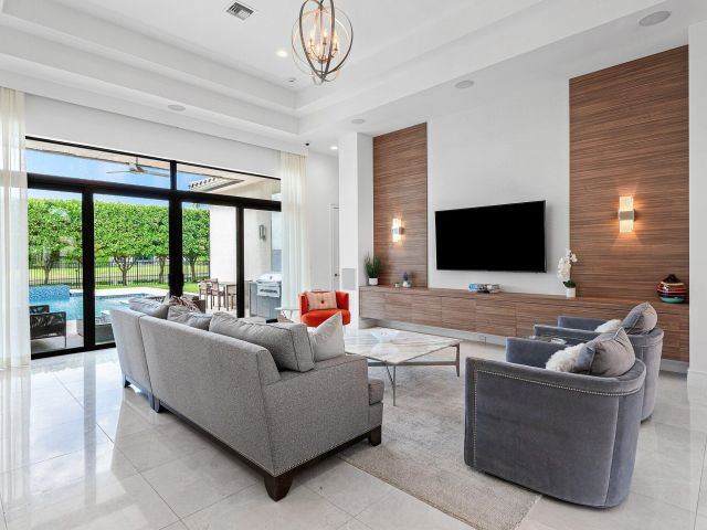 Продажа дома по адресу 9297 Tropez Lane - фото 6407444