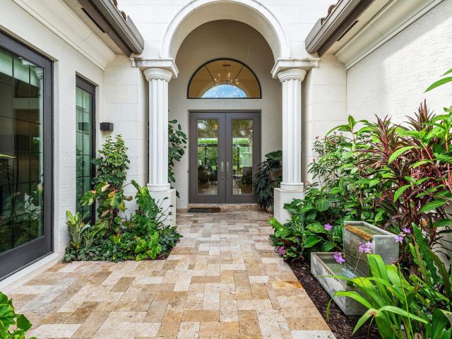 Продажа дома по адресу 9297 Tropez Lane - фото 6407446