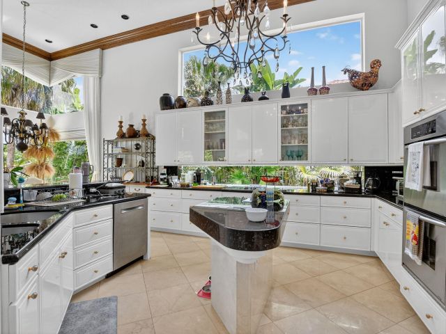 Продажа дома по адресу 6981 Lions Head Lane - фото 6409865