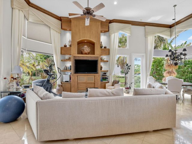 Продажа дома по адресу 6981 Lions Head Lane - фото 6409871