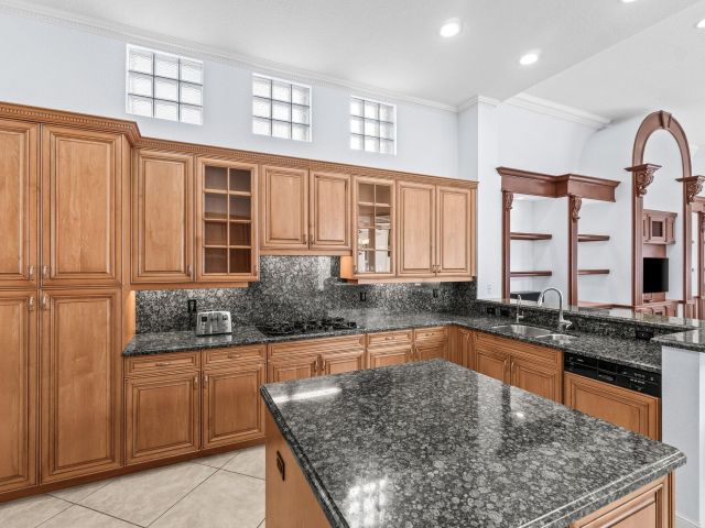 Продажа дома по адресу 16251 Bristol Pointe Drive - фото 6410628