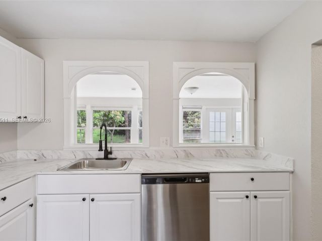 Продажа дома по адресу 11382 N 59th St N - фото 7487275