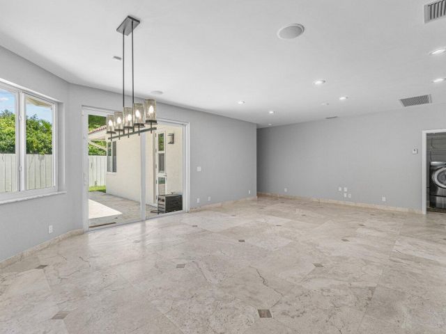 Дом в аренду по адресу 2875 NW 29th Drive - фото 6755025