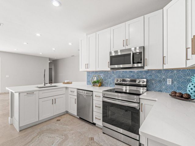 Дом в аренду по адресу 2875 NW 29th Drive - фото 6755030