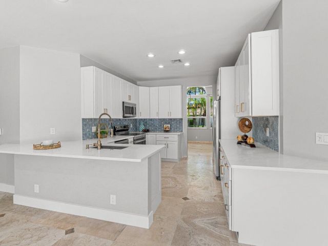 Дом в аренду по адресу 2875 NW 29th Drive - фото 6755032