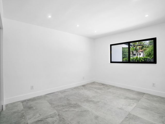 Продажа дома по адресу 1860 NE 199th Street - фото 6437374