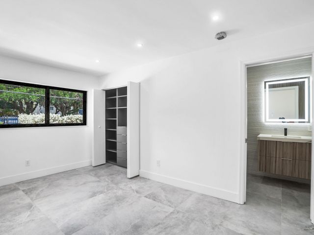 Продажа дома по адресу 1860 NE 199th Street - фото 6437376