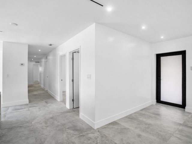 Продажа дома по адресу 1860 NE 199th Street - фото 6437379