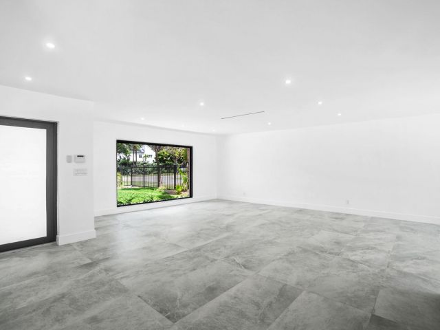 Продажа дома по адресу 1860 NE 199th Street - фото 6437381