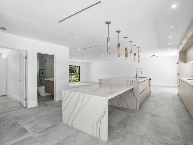 Продажа дома по адресу 1860 NE 199th Street - фото 6437382