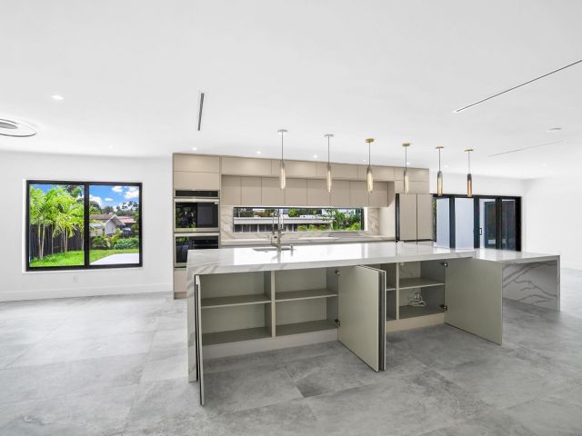 Продажа дома по адресу 1860 NE 199th Street - фото 6437384