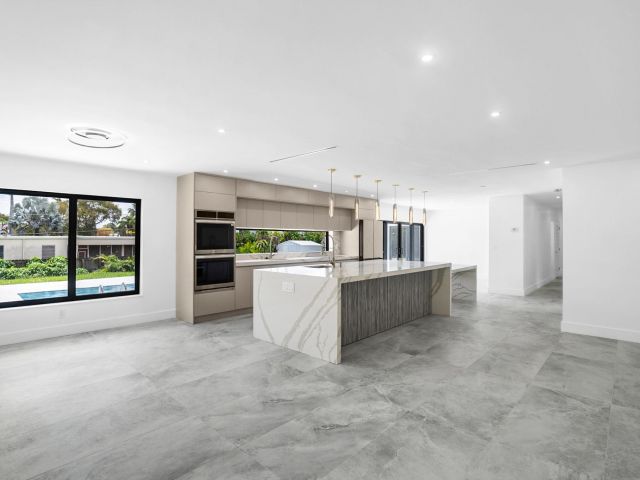 Продажа дома по адресу 1860 NE 199th Street - фото 6437385