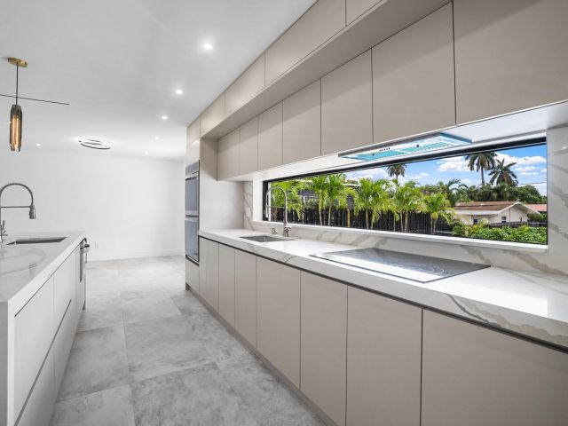 Продажа дома по адресу 1860 NE 199th Street - фото 6437386