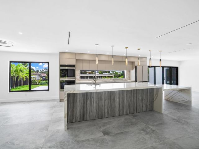 Продажа дома по адресу 1860 NE 199th Street - фото 6437388