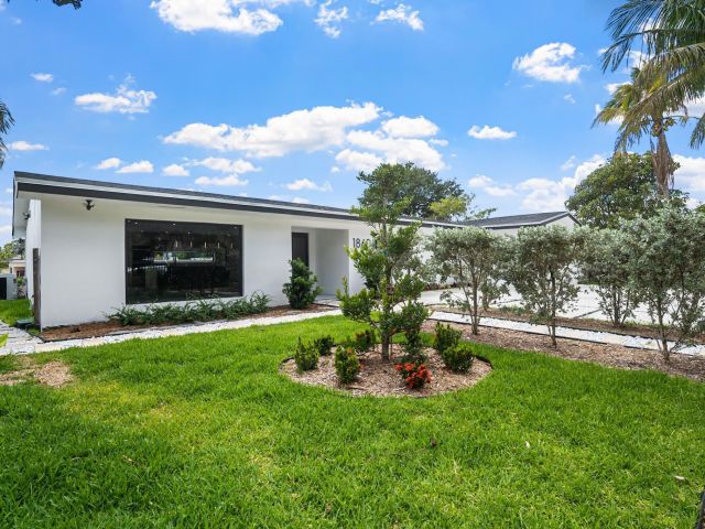 Продажа дома по адресу 1860 NE 199th Street - фото 6437389