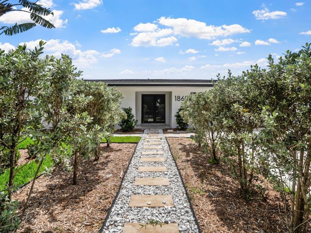 Продажа дома по адресу 1860 NE 199th Street - фото 6437390